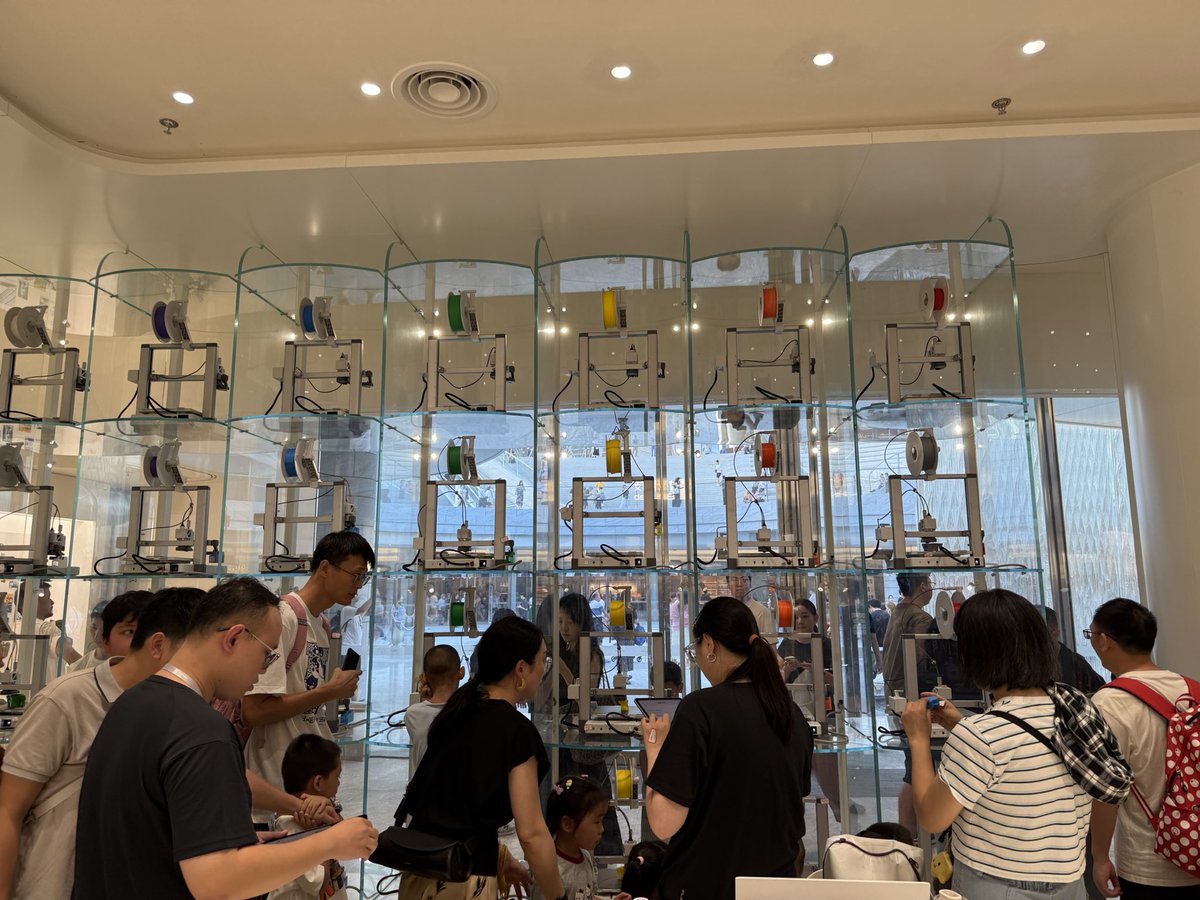 studyro's tweet image. 拓竹在深圳湾这家体验店有点屌，么想到 3D 打印的消费者教育可以这么做。