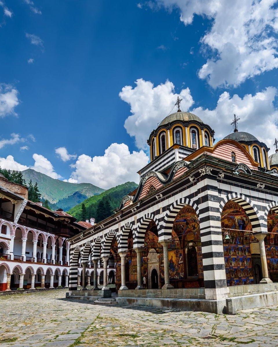 What do bagpipes, roses and  Mark Zuckerberg have in common?

They're all in our roundup of fun facts about Bulgaria, of course! 👇

f.mtr.cool/vxfyxqznge