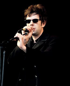 Echo &amp; the Bunnymen frontman Ian McCulloch performing on stage at Glastonbury (1997)