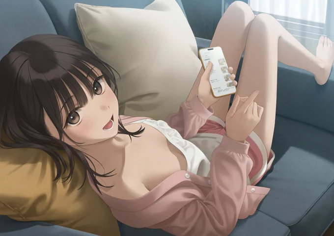 「何ぼーっと見てるの、ほら頼んで~」