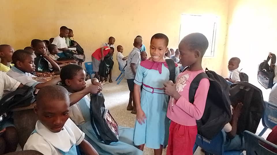 Refugefoundatn's tweet image. 📍 Bakassi | 26th September 2025

What a day! Over 100 students in Bakassi went home with brand-new school kits at the 4th edition of Refuge Foundation’s #KitsForKids project.