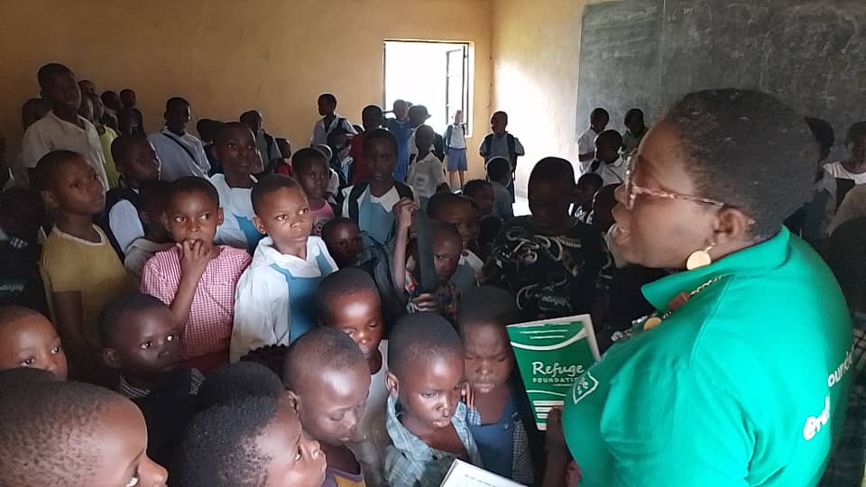 Refugefoundatn's tweet image. 📍 Bakassi | 26th September 2025

What a day! Over 100 students in Bakassi went home with brand-new school kits at the 4th edition of Refuge Foundation’s #KitsForKids project.