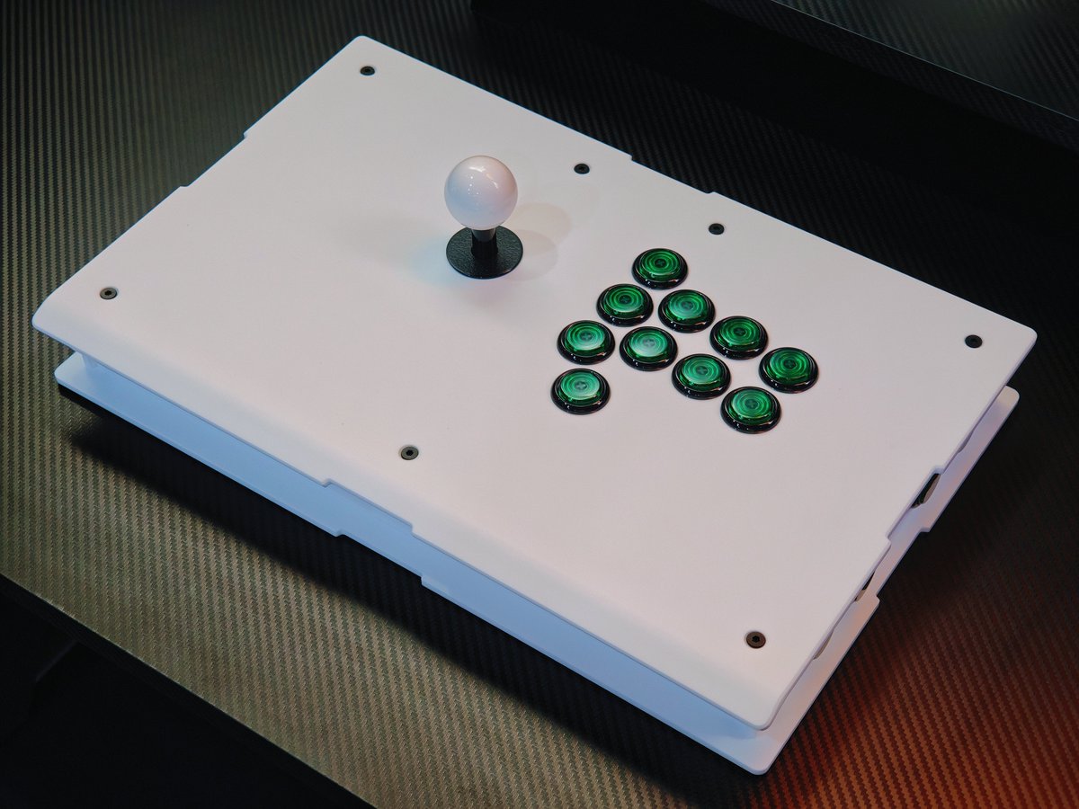 HJKGamingADY's tweet photo. I told you,the white one is easy to be cool,when you choose white case,just change your button color,then you will be the most handsome boy at your fightclub #FGC #arcade  #GP2040 #FIGHTSTICK #CUSTOM #StreetFighter6 #スト6 https://t.co/Gz8lAsiQGk