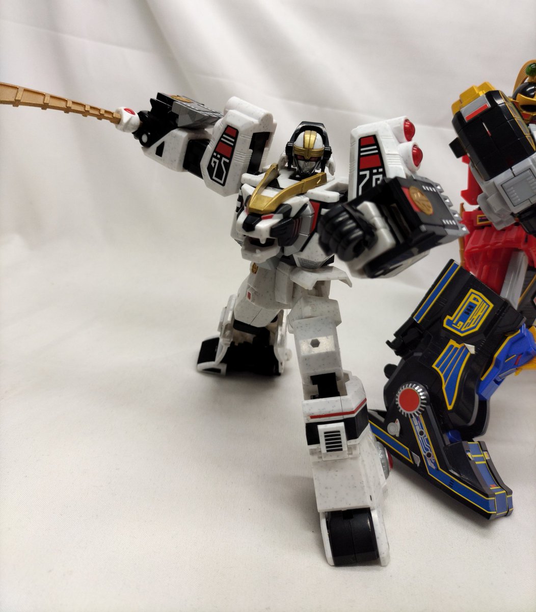 hobby28038's tweet photo. 気
力
転
身
了
！

SMP 大連王&amp;ウォンタイガーが入荷だァァァッ!!  \ｳｫｰｳｳｫｳｳｫｰｳｫｰ/

すごい可動だァァァッ!! \ｳｫｰｳｳｫｳｳｫｰｳｫｰ/

 #econosreuse
  #ホビーオフ札幌平岡店
 #五星戦隊ダイレンジャー
 #転身だァァァッ
 #気力だァァァッ https://t.co/d2BVlk2SCB