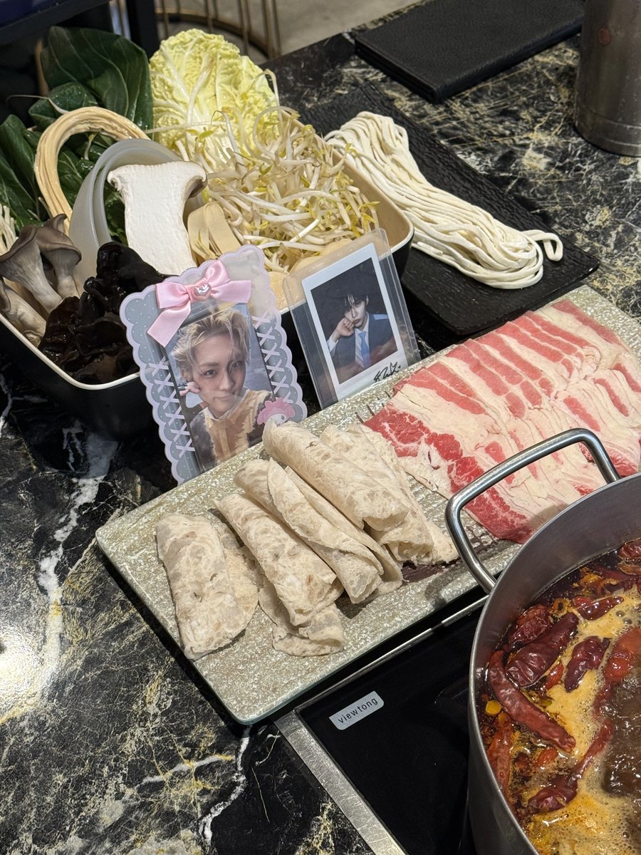 오직 아이돌 얘기만 하는 점심시간 < 이거 귀하다
정기모임 추친합니다..☺️💛