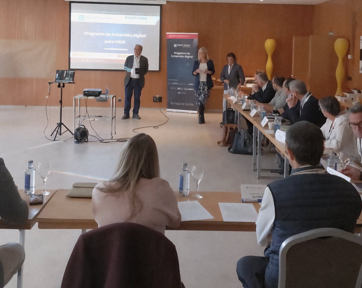 TranviasyTrenes's tweet photo. Esta mañana iniciamos en Pamplona la edición de #DigitalxBorder de Navarra. Por delante una inmersión en los nuevos retos que implica la digitalización de la mano de @adigital_org @ICEX_ y @eoi https://t.co/oiYx6Kzzke