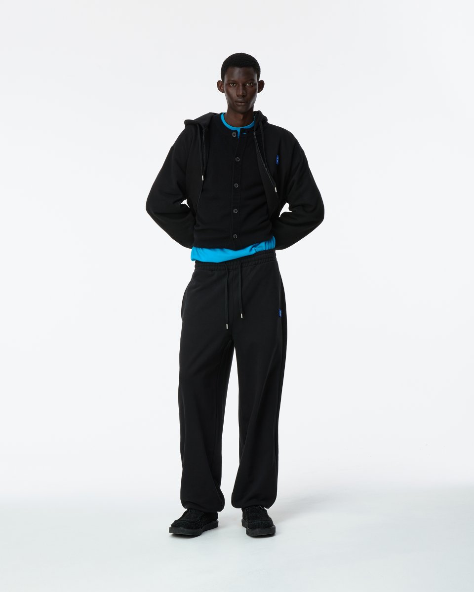 AderSignificant's tweet image. ADERERRORのSignificantから、シーズンレスな人気のSweat Set Collectionが登場。フーディー、スウェットシャツ、ジップアップ、スウェットパンツまで、日常からフォーマルまでさまざまにスタイリング可能です。詳しくは adererror.com をご覧ください。