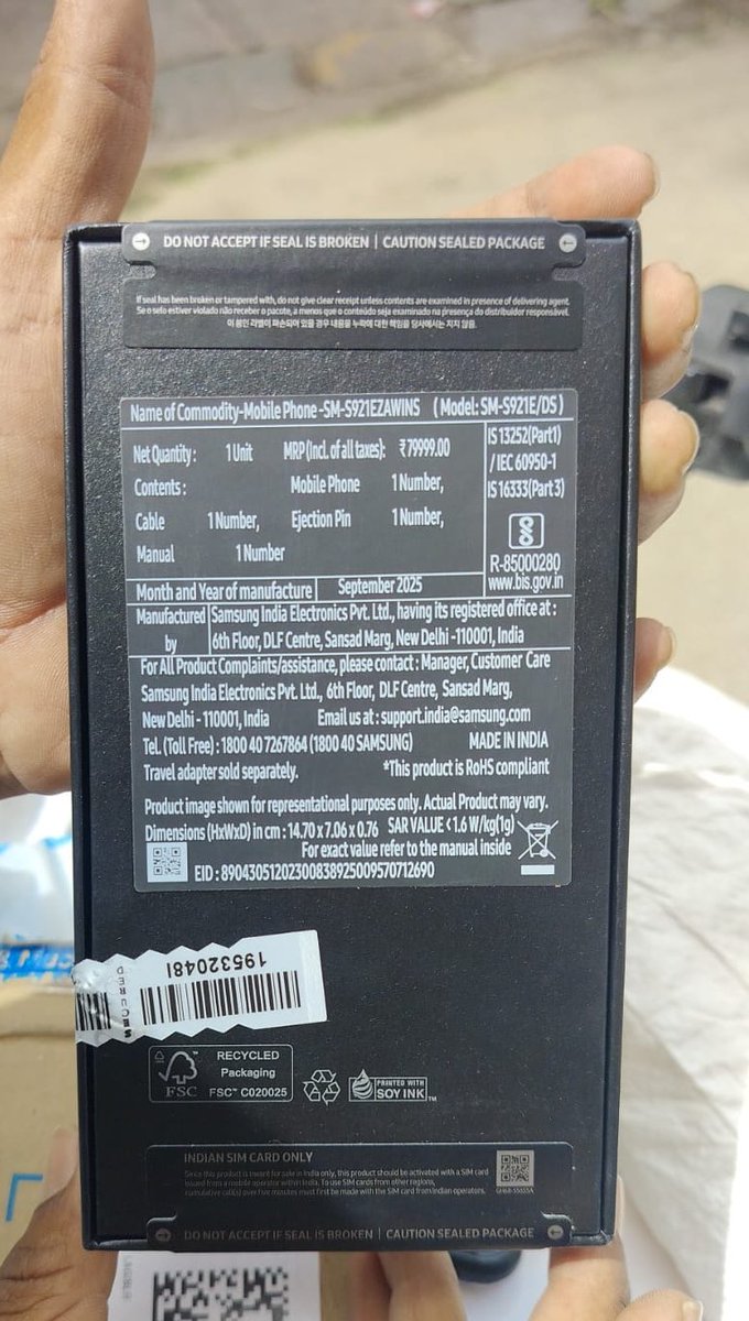 bharaths028's tweet image. Ordered iPhone 16 in @Flipkart’s Big Billion Days, got a Samsung S24 instead! 😡 This feels like a straight-up scam! Why hype up massive sales if you cant even deliver what was promised? Anyone else facing this? #Flipkart #BigBillionDaysScam @flipkartsupport - fix this!