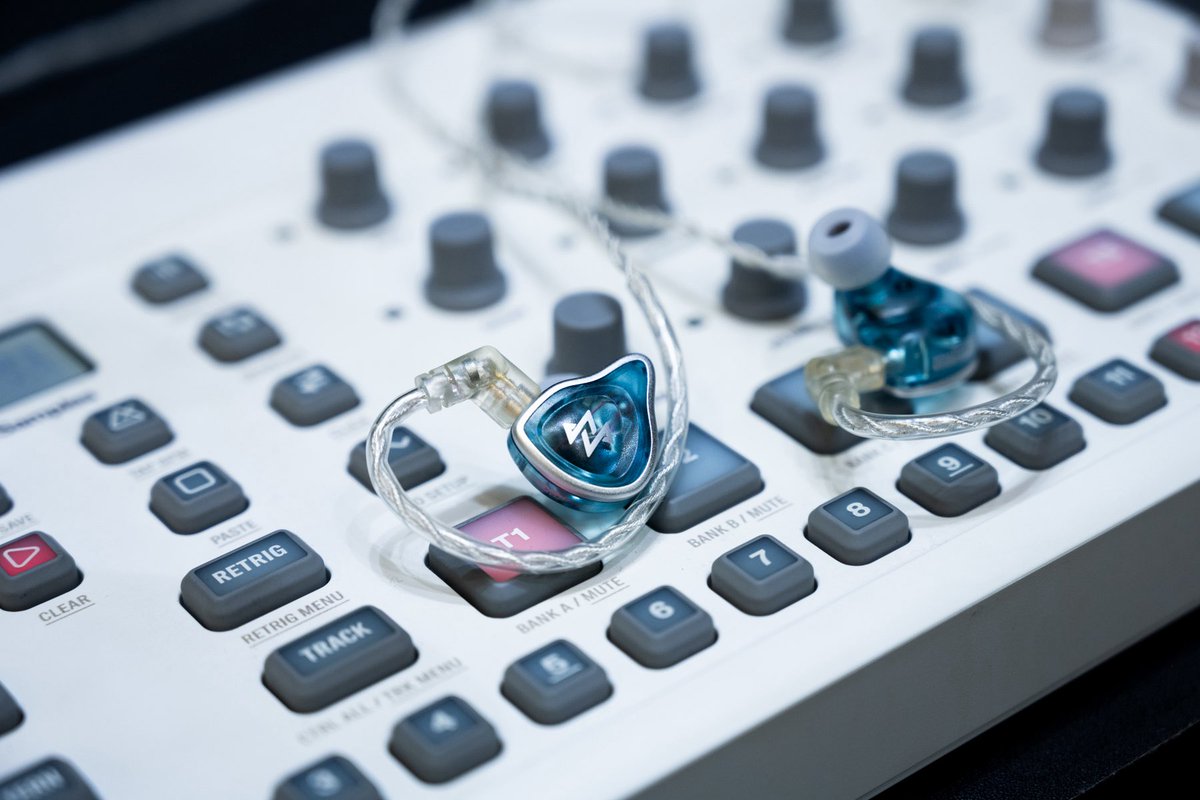 nfacous's tweet photo. From the stage to the studio, we faithfully reproduce every detail of sound. We understand the demanding standards musicians have for sound quality.
A trusted professional tool — it’s far more than just a pair of earphones.
#NFACOUS #NM20 #iem #music #stage #proaudio https://t.co/glqkxgEuJW