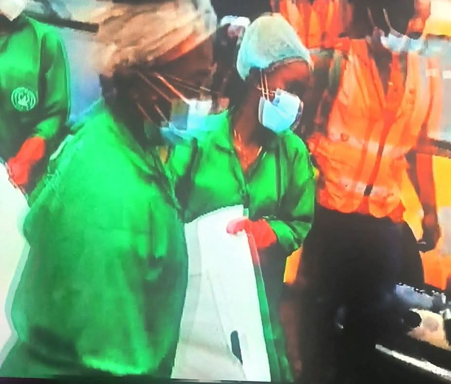 emy0513's tweet photo. 🔴🔴VIOL ET ASSASSINAT A YAOUNDE  :
Mani âgée de 29 ans, a été retrouvé violée et assassinée laissant 2 enfts en bas âge orphelins.
Le voisinage témoigne ke la jeune dame traînait svt avec des jeunes consommant des stupéfiants.
Chers parents contrôlez les compagnies d vos enfant https://t.co/fFZTnUeJrK