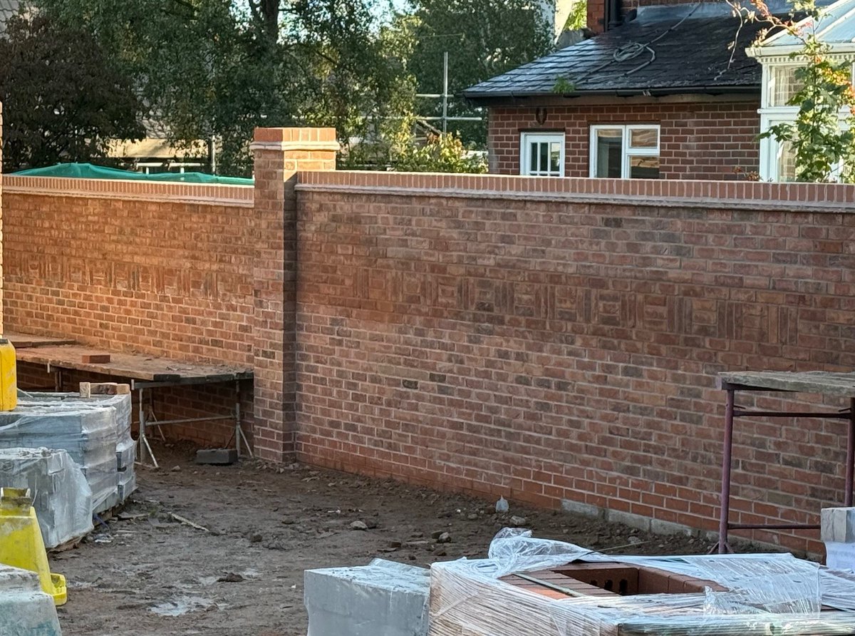 JayAshallArchi's tweet image. 📷 Site Progress Update | Congleton 📷
Busy times on site as our small housing development in Congleton continues to progress well! Foundations are in, structures are going up, and everything is taking shape as planned. #Congleton #LocalArchitect  #ConstructionUpdate #Housing