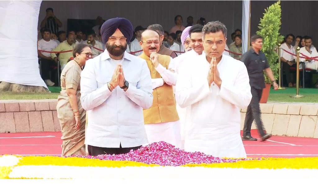 p_sahibsingh's tweet image. भारत के पूर्व प्रधानमंत्री श्री लाल बहादुर शास्त्री जी की जयंती के अवसर पर उनके समाधि स्थल विजयघाट पहुंचकर उन्हें श्रद्धांजलिपूर्वक नमन किया।

शास्त्री जी की सादगी, ईमानदारी और उनका ओजस्वी मंत्र “जय जवान, जय किसान” आज भी हर भारतवासी के लिए राष्ट्रसेवा, आत्मनिर्भरता और त्याग की…