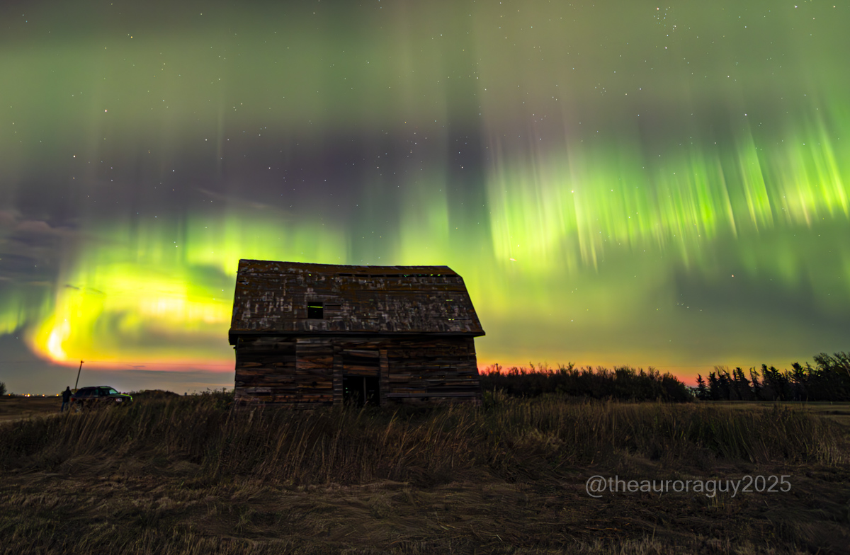 theauroraguy's tweet photo. Northeast of Calgary 20251002T0330Z
An absolutely amazing show that had the brightest N2 band that I have ever seen, followed up by the "Rainbow Aurora" that had ever colour of the rainbow.
#Aurora #Auroraborealis #northernlights
@NASAEarth #NASAJPL @NASASun
@AlbertaAurora @TweetAurora @nenecallas
@Magnetodawn @TamithaSkov
@RMcDonaldPhotos @abastrophile
@NoelBowman13 @TravelAlberta
@CBC @JAtanackov @swmcintosh
@JimWindweather @tracygregorash
@NikonUSA @NikonCanada
#substorm