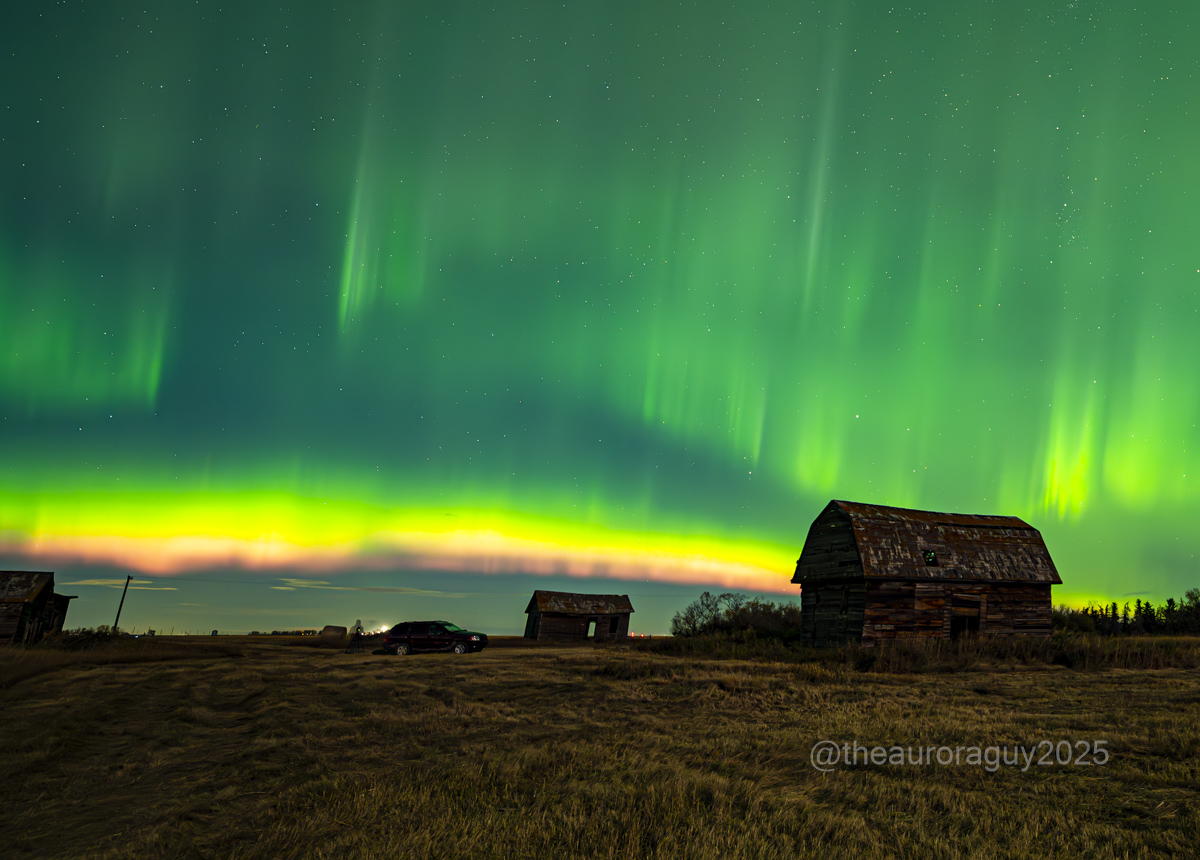 theauroraguy's tweet photo. Northeast of Calgary 20251002T0330Z
An absolutely amazing show that had the brightest N2 band that I have ever seen, followed up by the "Rainbow Aurora" that had ever colour of the rainbow.
#Aurora #Auroraborealis #northernlights
@NASAEarth #NASAJPL @NASASun
@AlbertaAurora @TweetAurora @nenecallas
@Magnetodawn @TamithaSkov
@RMcDonaldPhotos @abastrophile
@NoelBowman13 @TravelAlberta
@CBC @JAtanackov @swmcintosh
@JimWindweather @tracygregorash
@NikonUSA @NikonCanada
#substorm