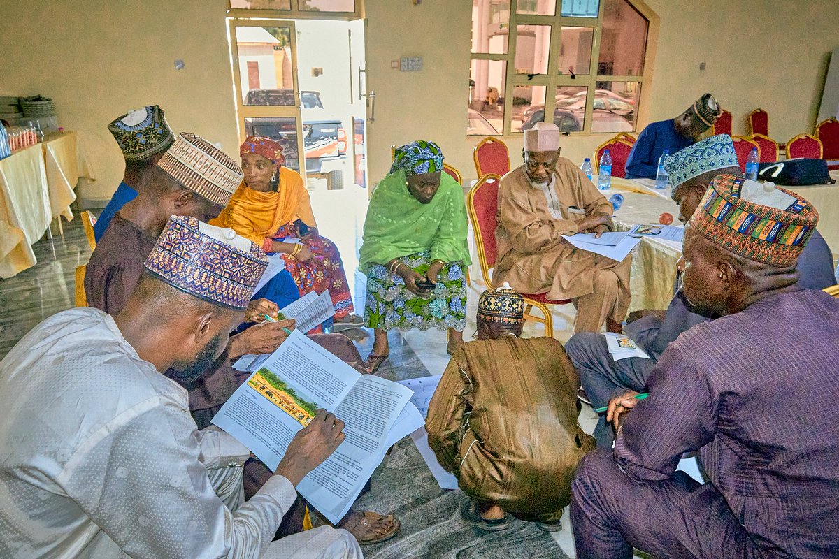 NigeriaSPRiNG's tweet image. @UKinNigeria 
@FCDOGovUK 
@KukahCentre 
@TheWCS 
@The_Nextier 
@CDDWestAfrica 
@GoGreenGOEHSI 
@credoadvisory 

#SPRiNGNigeria #SPRiNGProject #Peacebuilding #ConflictPrevention #Nigeria #Resilience #StrategicPartnerships #SPRiNGInAction  #Researcgfinding #Research