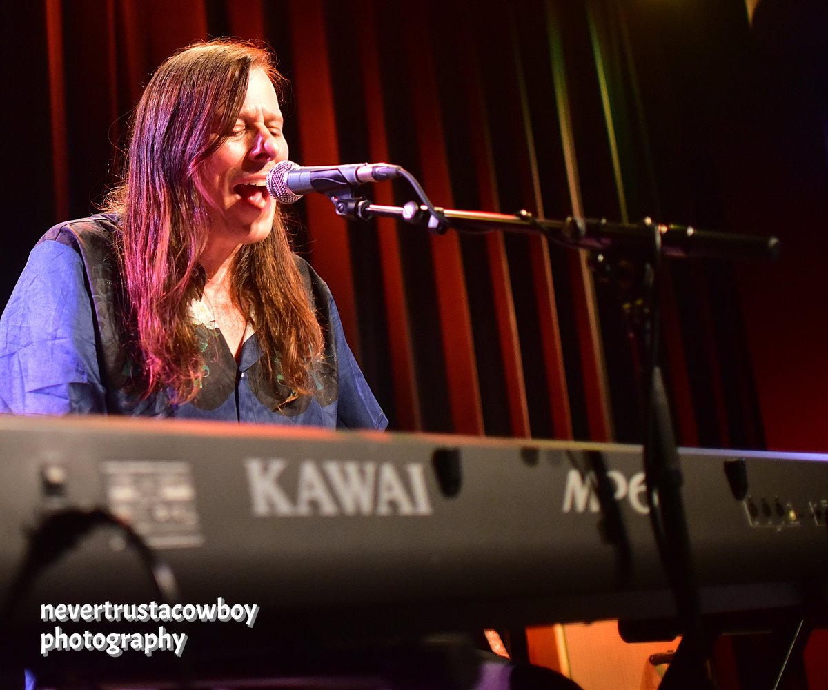 TONITE (Thu) I play The Old Hairdressers, Glasgow 7pm £15! 

Lavinia <a href="/vinnieblackwall/">lavinia blackwall</a>  supports! 

Some good old friends coming tonight, should be a warm evening! 

linktr.ee/kenstringfellow for all my upcoming shows UK/AU/NZ

photo: Never Trust A Cowboy