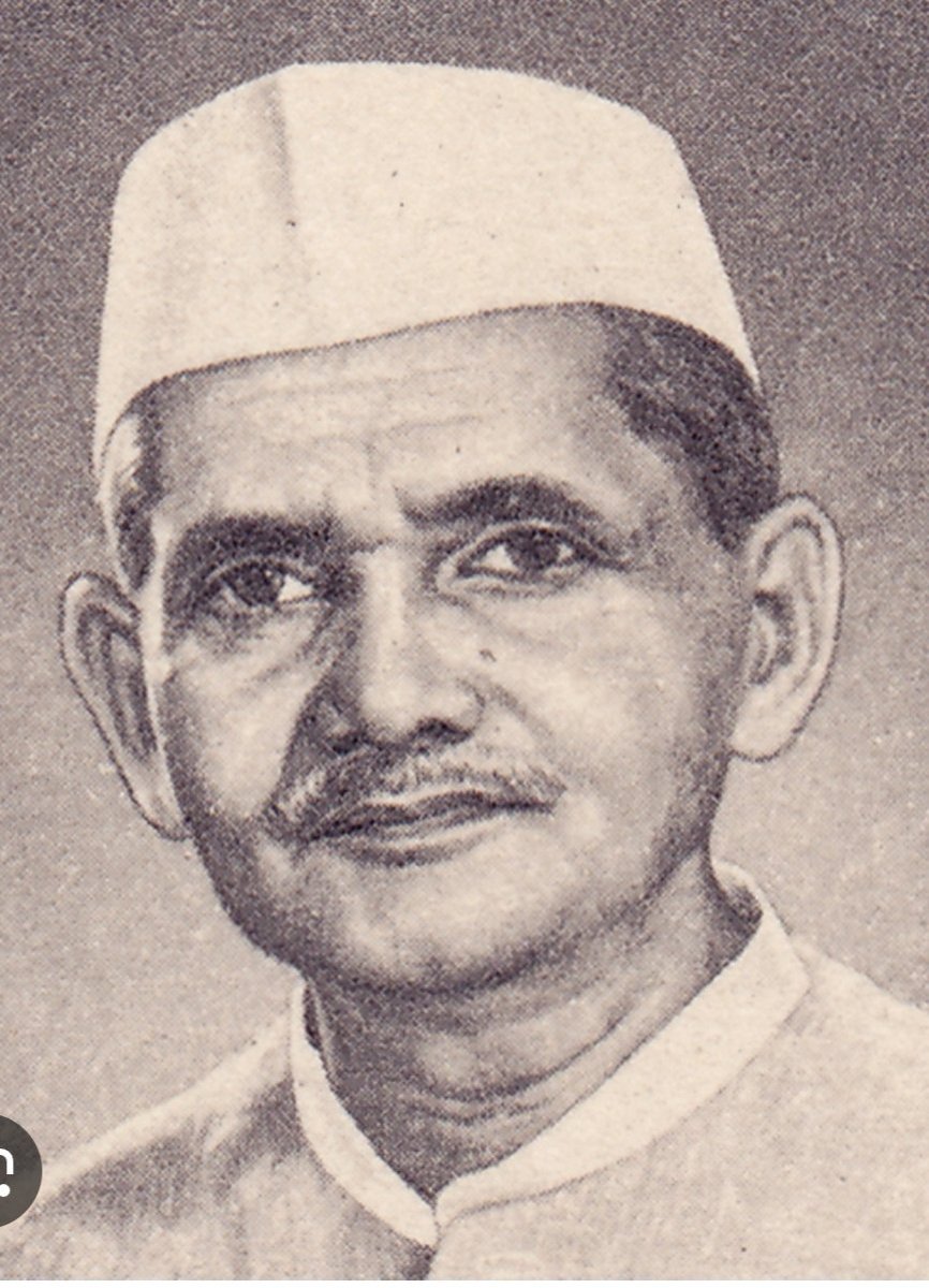 जब एक साधारण से ईमानदार आदमी में देशभक्ति कूट कूट कर भरी हो उसमें पूरे राष्ट्र की ताकत जाती है। ऐसे हमारे पूजनीय पूर्व प्रधानमंत्री जी को देख, सुन कर ये ही आभास होता है कि simplicity and honesty are two most powerful virtues. आदरणीय  शास्त्री जी को सादर नमन और सैल्यूट।