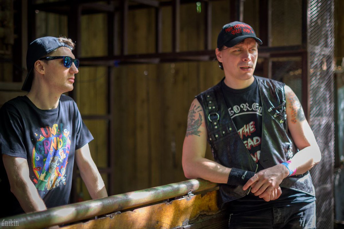 ChaneysEng's tweet photo. Making plans to conquer the Döner Kebab stall. And the world.

📸: Ivan Anikin

#chaneys #chaneysmusic #horrorpunk #horror #punk #minimumpopfest #makehorrorpunkgreatagain #horrorpunksrussia #horrorlover #horrorgram #longlivethehorror https://t.co/k0tQQTsrZx