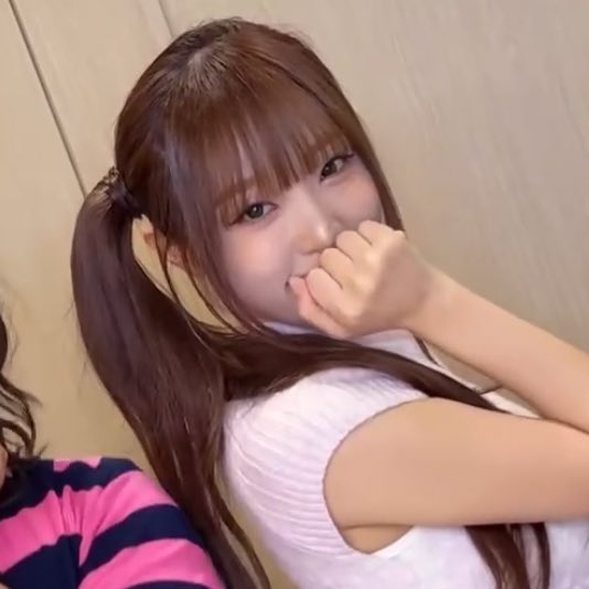 최예나 옆니테일이란거 못느끼시는분들은 나가   지마시고같이천천히알아가봅시다