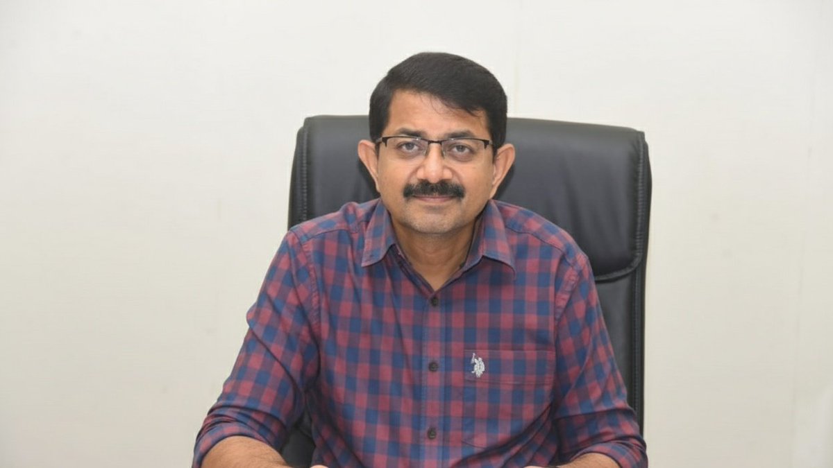 cdmvzm's tweet photo. గౌరవ రాష్ట్ర ముఖ్యమంత్రి నారా చంద్రబాబు నాయుడు గారి జిల్లా పర్యటన విజయవంతం అయిందని జిల్లా కలెక్టర్ ఎస్. రాం సుందర్ రెడ్డి తెలిపారు. ఇందుకు సహకరించిన ప్రజా ప్రతినిధులకు, అధికారులకు ఆయన ధన్యవాదాలు తెలిపారు.
#HCMvisit #CBN #Vizianagaram #CollectorVzm #Datti #ChiefMinister https://t.co/OGemoRiJKb