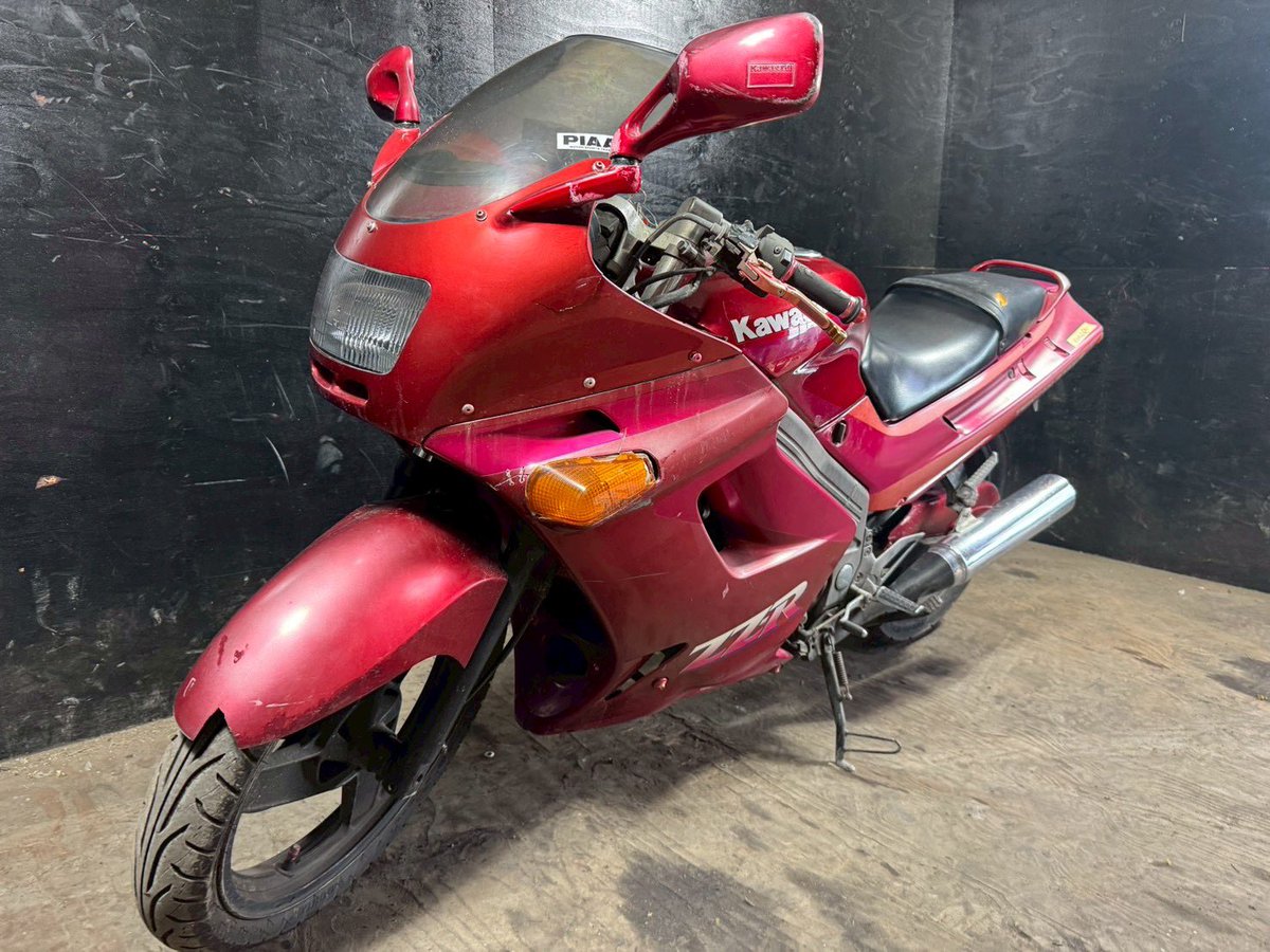 赤い袖先 安定の減衰力でZ900RSの走りを底上げ! ショーワBFF(フォーク