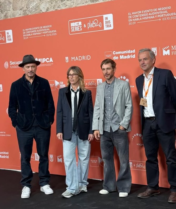 #LaFrontera  con el actor Víncent Pérez (Leon Renaud) <a href="/moivich/">Clarisa Guercovich</a>, Enrique Guaza (Jon) y Luis Velo, CEO de <a href="/ParTelevision/">Par Producciones</a> en <a href="/iberseries/">Iberseries</a> #iberseriesyplatinoindustria25 #somosaudiovisual