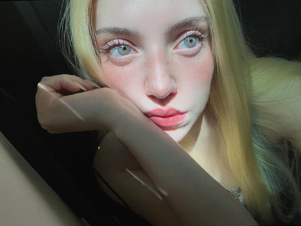 Molly Clark 🍒 tweet media