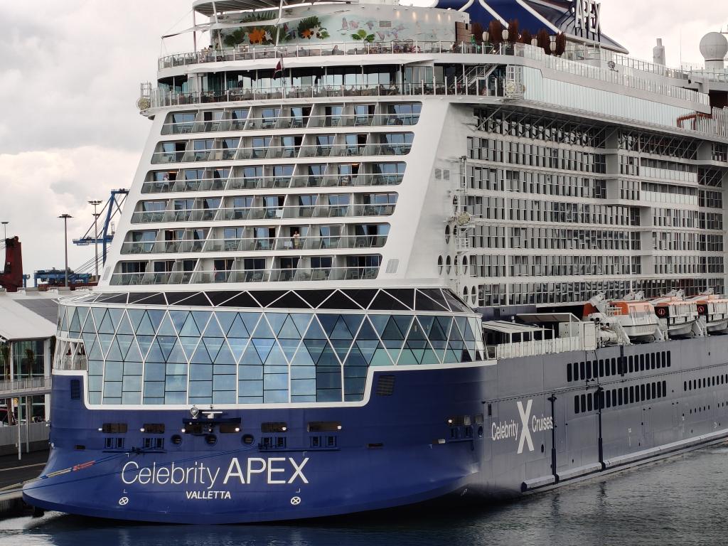 bermaxo09's tweet photo. Abre la temporada de #cruceros en el Muelle Santa Catalina #PuertodeLasPalmas
Celebrity Ápex #cruise Hoy 2 de Octubre #puentedemando https://t.co/skg62mMJJJ