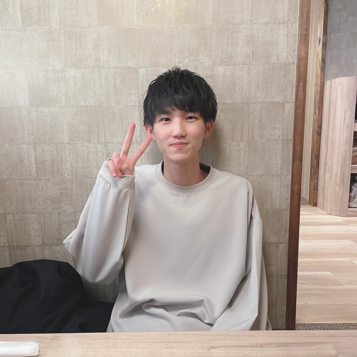 Hisashi_dn's tweet image. 【綺麗なデザインを捨てたら”単価50倍”になった話】

どうも。元「イラレの魔術師」、現・年商2億円超えのクリエイティブチーム Harukaze COOのヒサシです。

イラレ時代から僕を知ってくださっている方は驚くかもしれませんが、今日は皆さんに大事なお知らせがあります。
.
.
.…