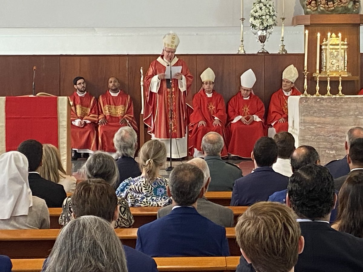 <a href="/sanisidoronet/">Facultad de Teología San Isidoro de Sevilla</a> <a href="/ArzobispoSaiz/">José Ángel Saiz Meneses</a> <a href="/ecclesiacope/">Ecclesia COPE</a> <a href="/SeminarioSev/">Seminario de Sevilla</a> Citando a #BenedictoXVI, <a href="/ArzobispoSaiz/">José Ángel Saiz Meneses</a> afirma que “toda auténtica educación cristiana se funda en el hecho de que la verdad no es producto del consenso, sino don que precede y se comunica”. <a href="/sanisidoronet/">Facultad de Teología San Isidoro de Sevilla</a>