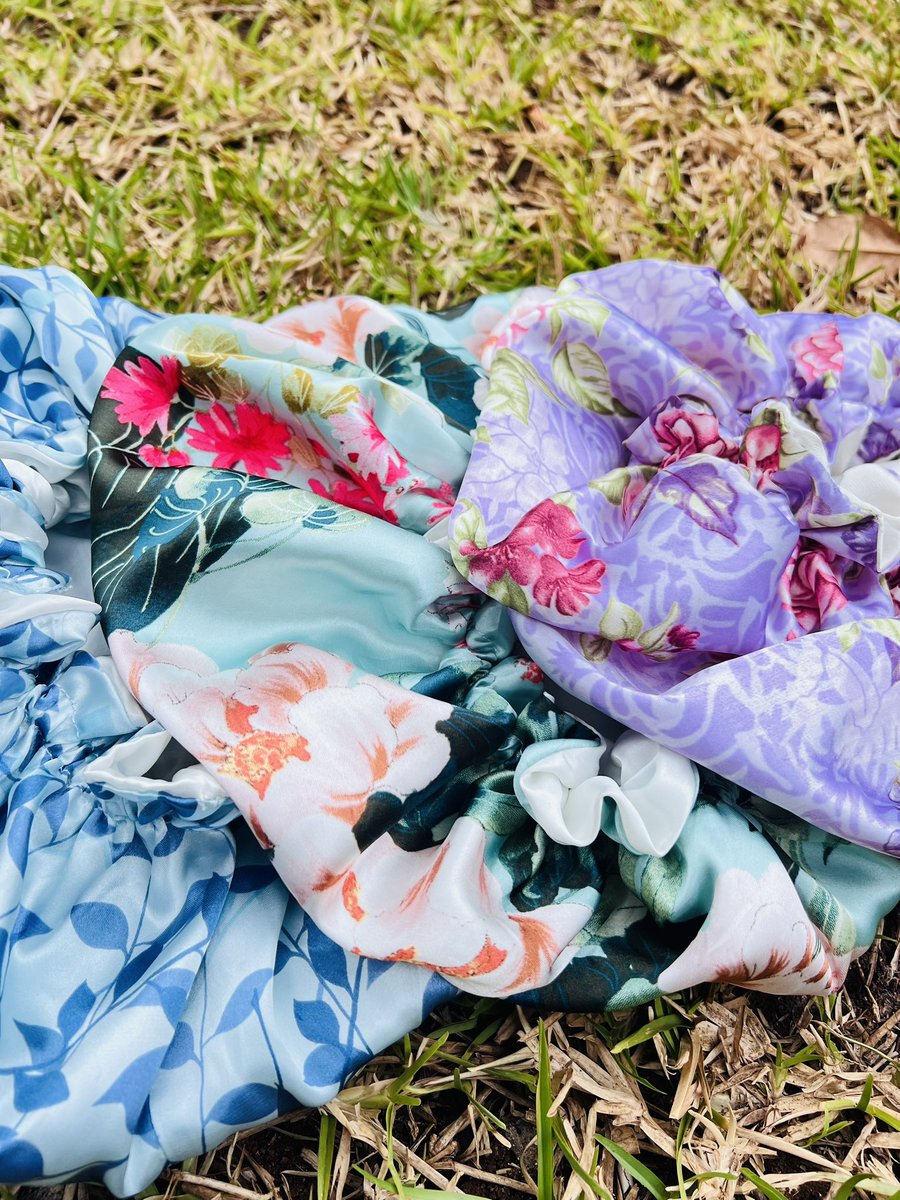 Temwahnani's tweet photo. 2 in 1 reversible satin bonnets going at K7500 each. 📍we are located in Blantyre but we also send wherever you are. Dm, call or WhatsApp 0884592249 https://t.co/ppBmfNVtWi