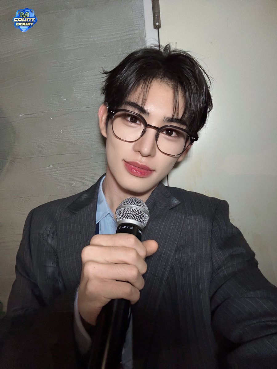 MnetMcountdown's tweet photo. 💌🫧 #From_계훈

누나 먹여 살리려고 지금 취업했어
오늘도 야근수당 받아 갈거니까
집에서 내 생각 하고 있어

#엠카운트다운 #MCOUNTDOWN
#계훈 #민제 #케이주
#KickFlip #킥플립 https://t.co/KIQTUpymVQ