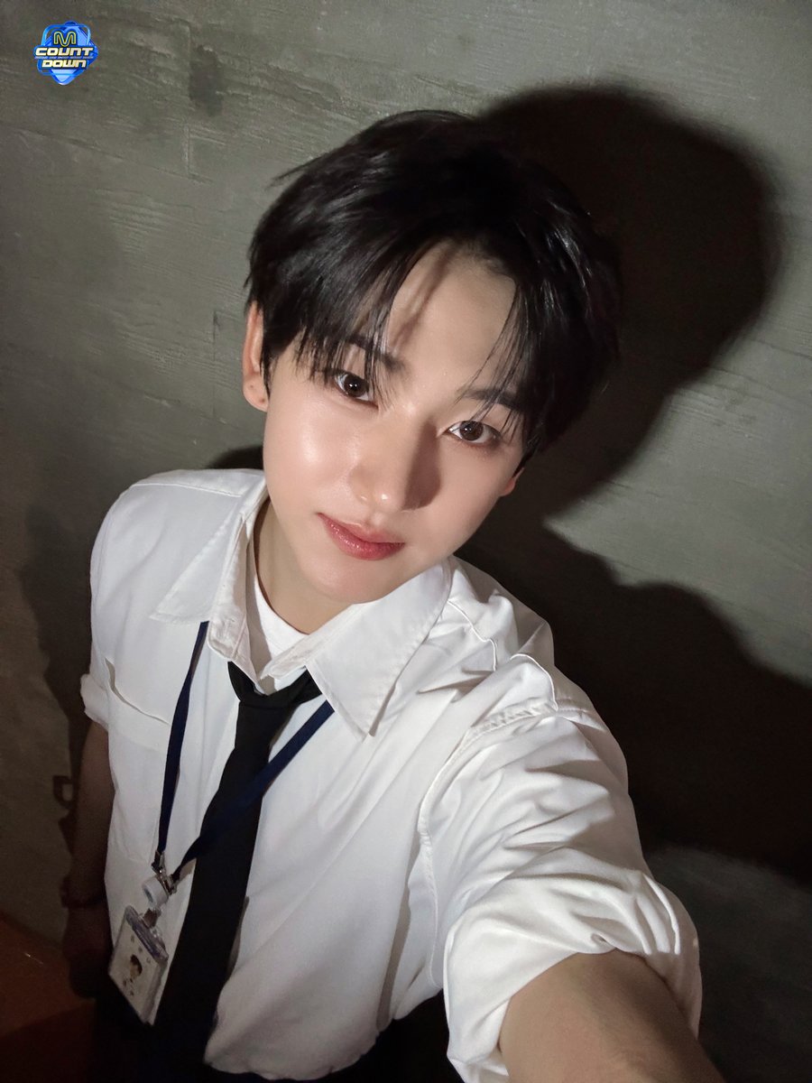 MnetMcountdown's tweet photo. 💌🫧 #From_계훈

누나 먹여 살리려고 지금 취업했어
오늘도 야근수당 받아 갈거니까
집에서 내 생각 하고 있어

#엠카운트다운 #MCOUNTDOWN
#계훈 #민제 #케이주
#KickFlip #킥플립 https://t.co/KIQTUpymVQ