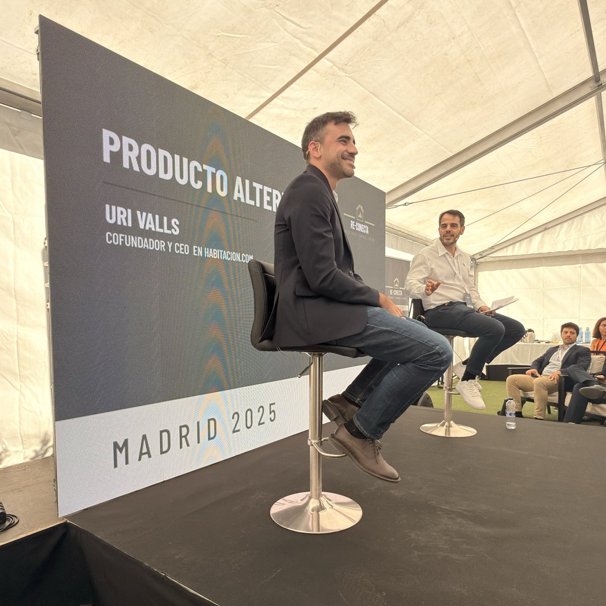 REConectaMadrid's tweet image. Continuamos la jornada de #REConecta2025 con una ponencia de Oriol Valls (Uri), bajo el título “Producto Alternativo”.

Oriol, cofundador y CEO de habitacion.com, un servicio de compra de habitaciones, nos explica sus ventajas con respecto al alquiler tradicional.