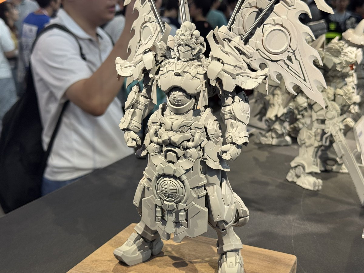 onsen1059's tweet photo. みんな大好きMOSHOW TOYS。
迫力のあるサイズのロボットトイをガシガシ動かして遊びたいですね。
展示されていた京劇風のロボも楽しみです。
#上海wf2025 https://t.co/vDU8UGttPo