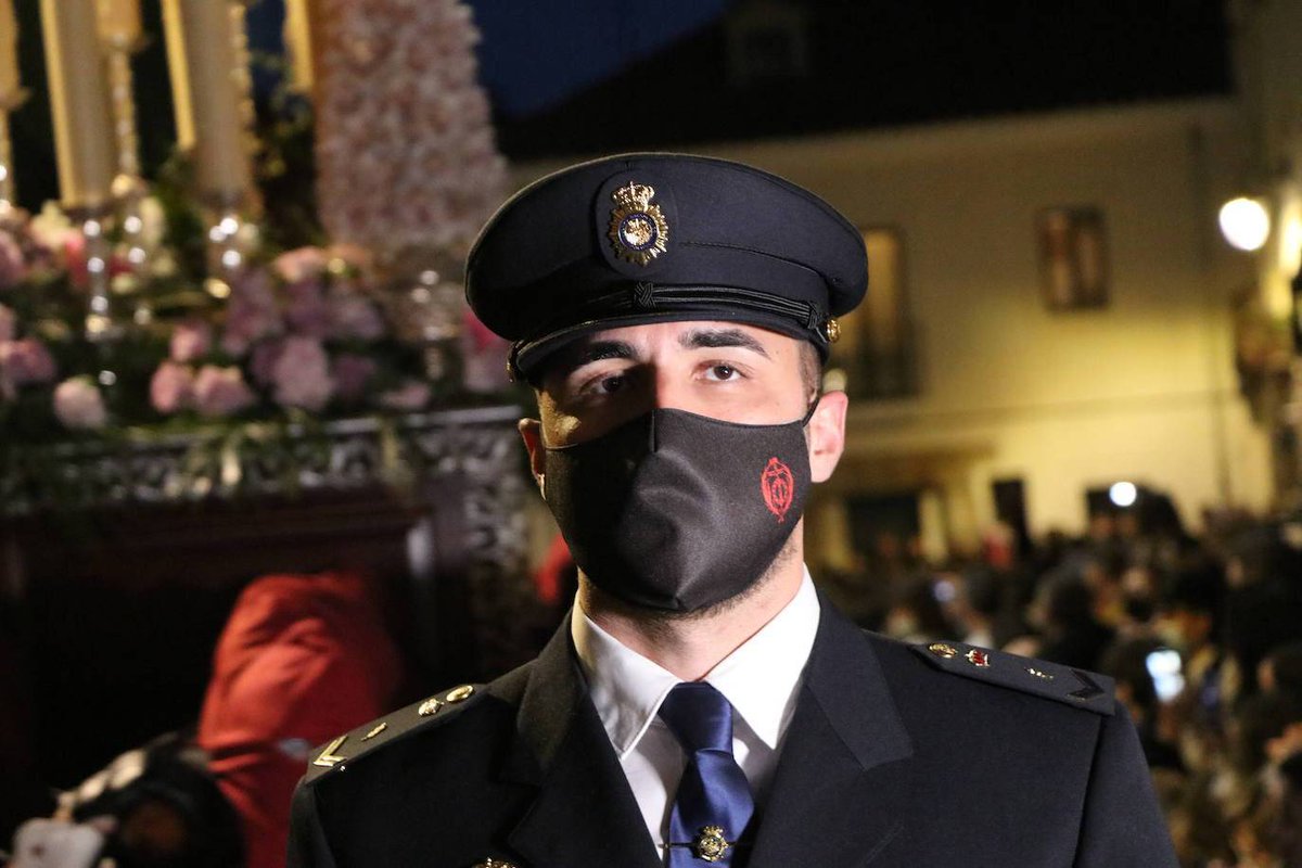 Hoy celebramos la festividad de los Ángeles Custodios, patrón de la Policía Nacional, quienes con tanto amor escoltan a Nuestra Madre cada Domingo de Ramos.

Que Ella y los Ángeles Custodios les protejan en su labor por nuestra comunidad.

#PorSiempreRedención

📷 <a href="/leonoticias_/">Leonoticias</a>