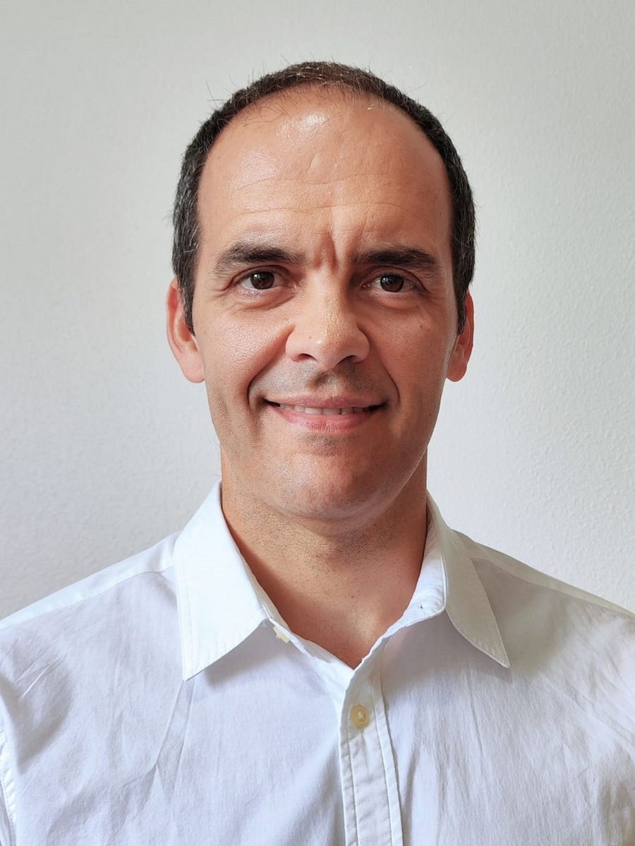jadeheras's tweet photo. Desde mi absoluta consternación, quisiera expresar mis condolencias a la familia de Francisco Briones y a sus compañeros en el centro territorial de @RTVEMurcia, del que era director. Se nos va una persona afable y un gran profesional, además de un amigo. #DEP https://t.co/6jbP59G4V3