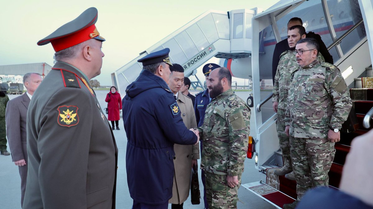 QUSAY_NOOR_'s tweet image. An official delegation from the #Syrian Ministry of #Defense, headed by #Chief of the General Staff Major General Ali Al-Na’ssan, arrived in the #Russian capital, Moscow, where he was received by #Russian Deputy Minister of Defense Yunus-Bek Yevkurov. This visit comes within the