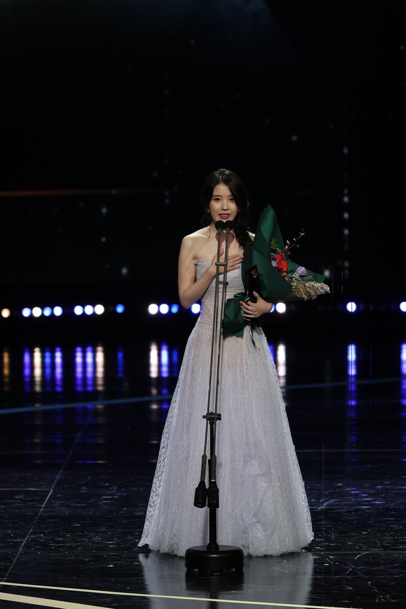 2025-10-02 서울 드라마 어워즈 K드라마 여자연기자상 프리뷰
#아이유 #IU