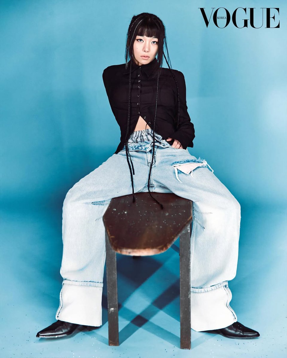 AOMGTH's tweet image. [IG] #Hoody #JckiWai #SOGUMM รวมถึงนักดนตรีและนักเต้นหลากหลายคน ในนิตยสาร Vouge Korea ในโอกาศที่ Mischief ฉลองครบรอบ 15 ปี ในคอนเซ็ป "ความสามัคคีของผู้หญิง" สะท้อนวิสัยทัศน์ของแบรนด์ที่มุ่งสร้างผู้หญิงที่เข้มแข็ง

instagram.com/voguekorea/p/D…

#AOMG #후디 #재키와이 #소금