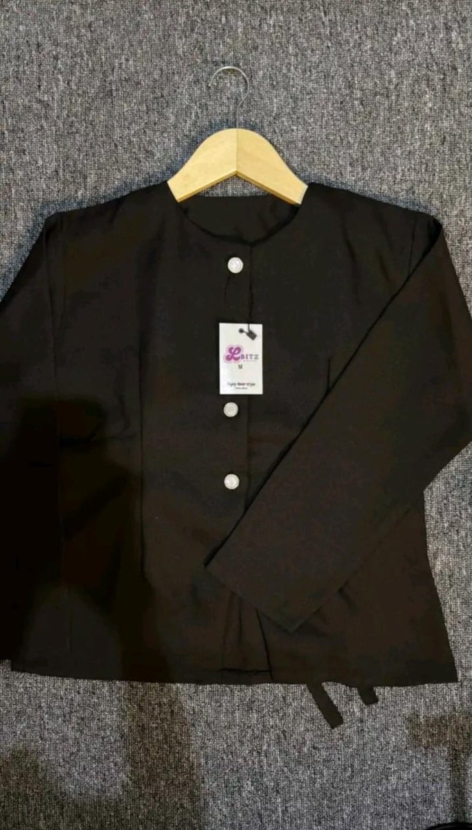 ayatheaux's tweet photo. Hai all aku lagi jual blouse semiwoll (pict 1) di harga 55 ya bole nego tipis 

lalu aku jual juga celana kulot putih di harga 50 yaa (pict 2). semuanya masih belum kepakai sama sekali^_^ #zonauang #blouse #celanakulot https://t.co/PvbMwmZ901