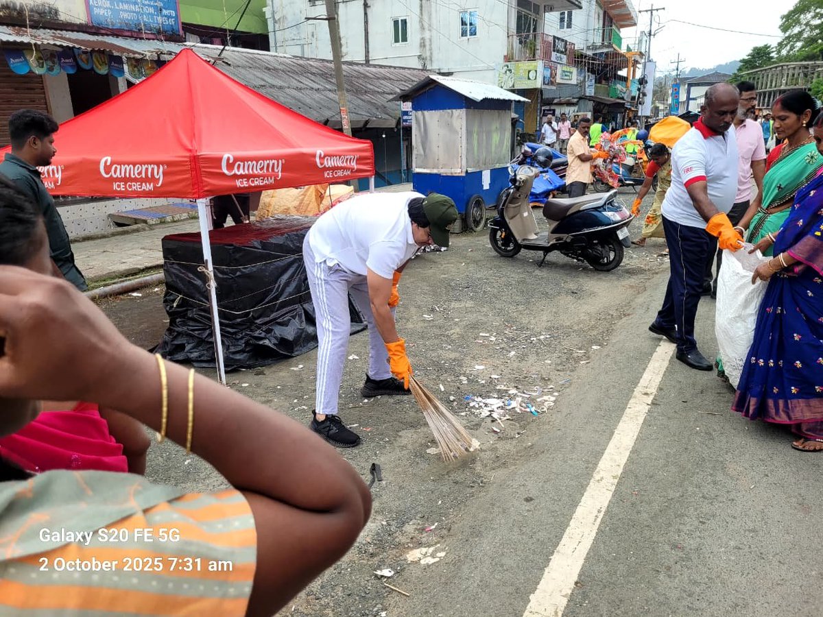 NorthAndaman's tweet photo. A cleanliness drive was held today, 02.10.2025, on the occasion of Gandhi Jayanti 
From the Administrative Building to Fish Market, Diglipur, under the leadership of Shri Abhishek Gulia, DANICS, Assistant Commissioner Diglipur, in coordination with all line departments. https://t.co/P7AZqjhFjQ