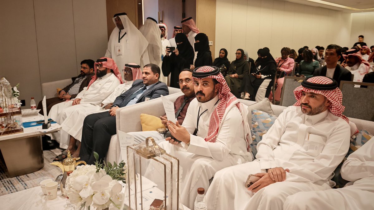 AWARA_KSA's tweet photo. شهدت #الأحساء عدداً من السباقات الرياضية ضمن احتفالات #اليوم_الوطني_السعودي95 
اختتم الحفل مساء الأربعاء بحضور سعادة رئيس وأعضاء مجلس إدارة الجمعية و اللجنة السعودية لرياضة الأساتذه و ممثلي الجهات المشاركة والداعمة والمتأهلين من السباقات .

#جمعية_المشي_والجري_بالاحساء  تواصل تقدمها..لحياة أكثر نشاط 🔝
#المدن_الصحيه #عزنا_بطبعنا 
@ksamastersSCSM