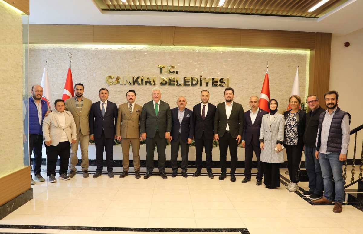 Çankırı Belediye Başkanı Sn.İsmail Hakkı Esen’i, Grup Başkanvekilimiz M.Emin Akbaşoğlu ve Teşkilatımız ile birlikte ziyaret ettik.

Kendisine nezaketi ve hoş sohbetleri için teşekkür ediyorum.