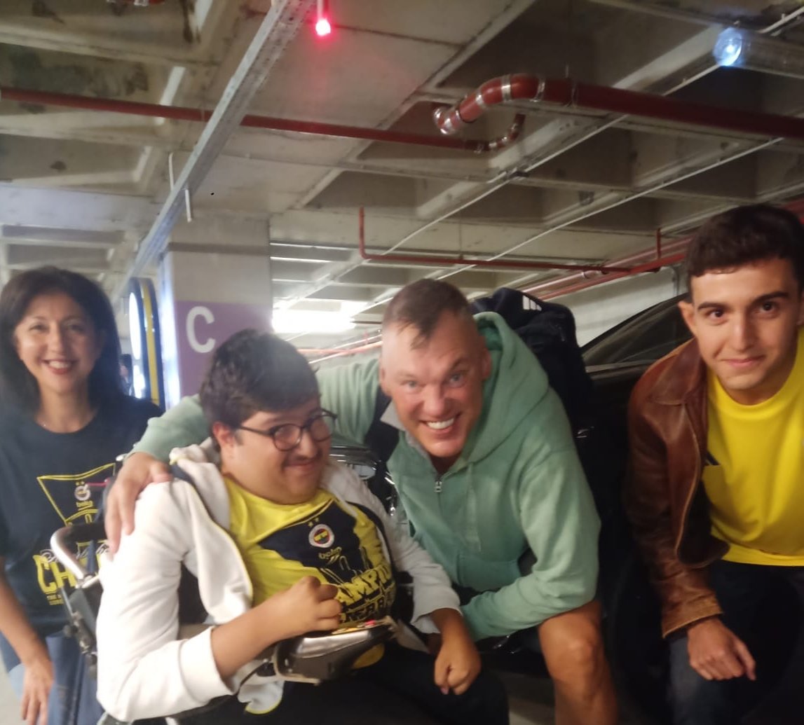 Fenerbahçe 96_Paris 77.              Teşekkürler Sarunas 👋💛💙