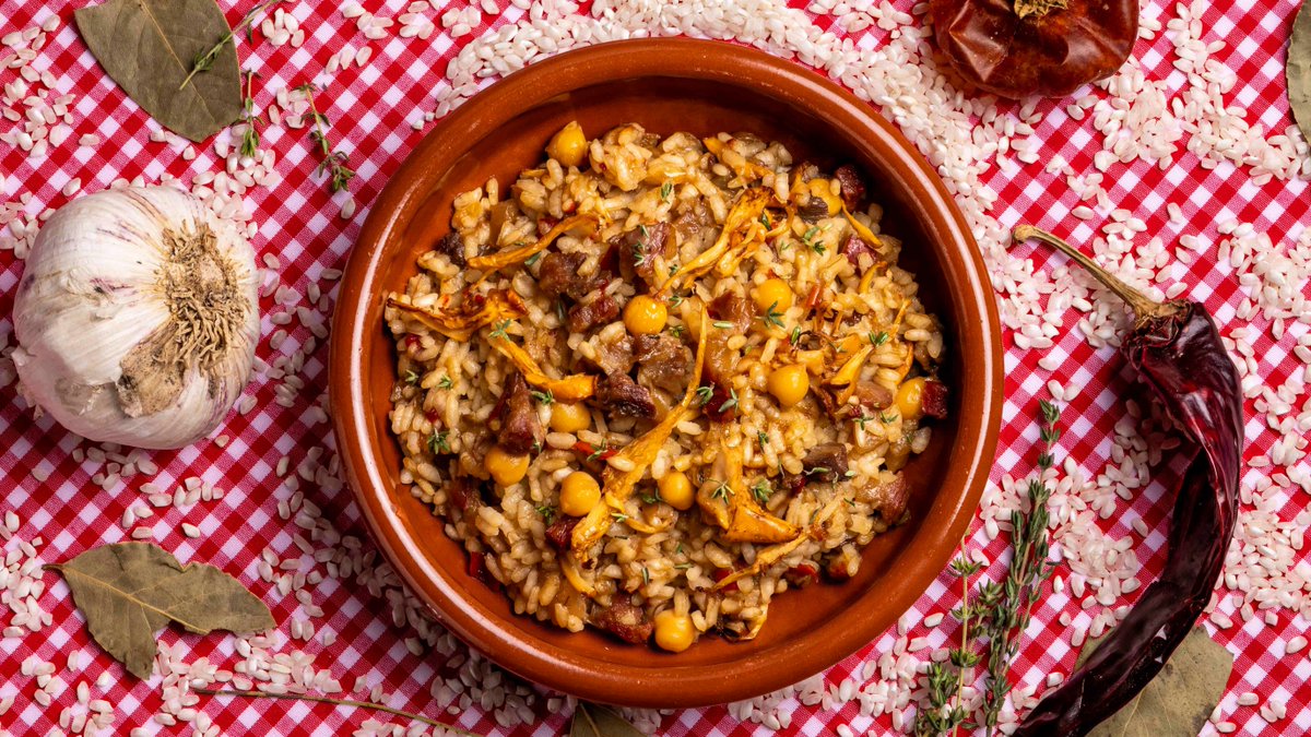 #LaXeflaLH 🍲
Els plats d'El Repartidor:

LA XEFLA L'H
🥘 Arròs · Cap i Pota de vedella · Pebrot vermell i verd · Bolets · Cigrons · Tomàquet · Ceba · All · Vi blanc.

PLAT DE LA CASA
🥄 Bunyol de Santa Teresa

🥘 La Xefla L'H
🗓️ 4 d'octubre d'11 a 23h
📍 La Farga de L'Hospitalet