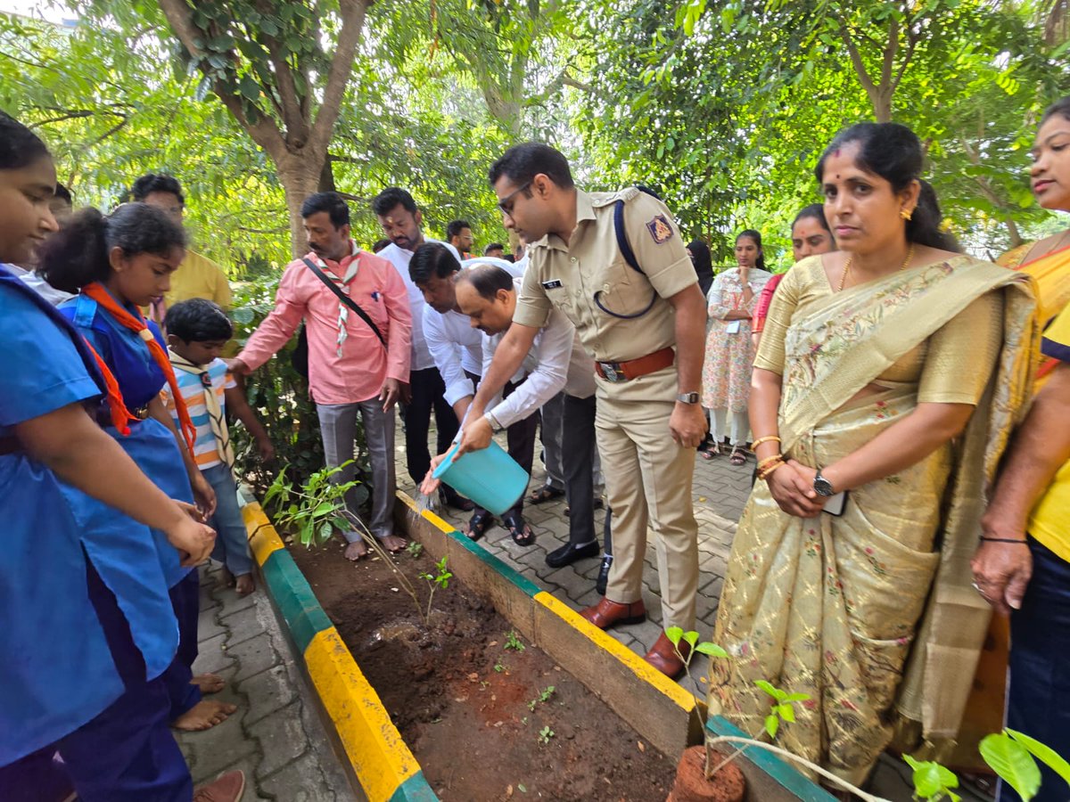 ನಗರದ ಗಾಂಧಿ ವೃತ್ತದ ಬಳಿ  ಗಾಂಧೀಜಯಂತಿ  ಕಾರ್ಯಕ್ರಮ ಆಚರಿಸಲಾಯಿತು.