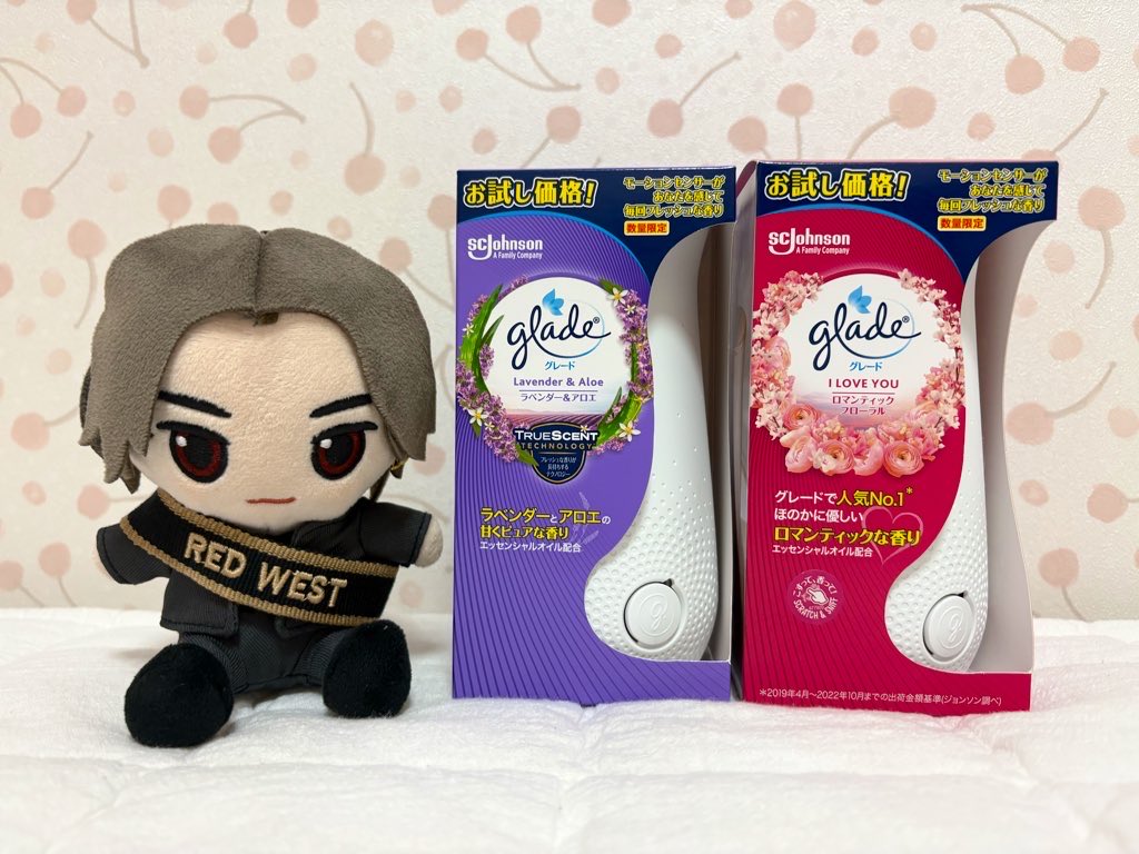 jinjinstory's tweet photo. なんと!お試し価格!
本体+カートリッジで398🤩
香り全種揃ってて嗅ぐことも出来た\😃/
私も仁くんと同じでラベンダー&アロエ、フレッシュフローラルが1位2位
3位はロマンティックフローラル←誰も聞いてない
とりあえず本体セット2個お買い上げ
#NOGOODTV
#SCJohnson https://t.co/ROmeCTPo5w