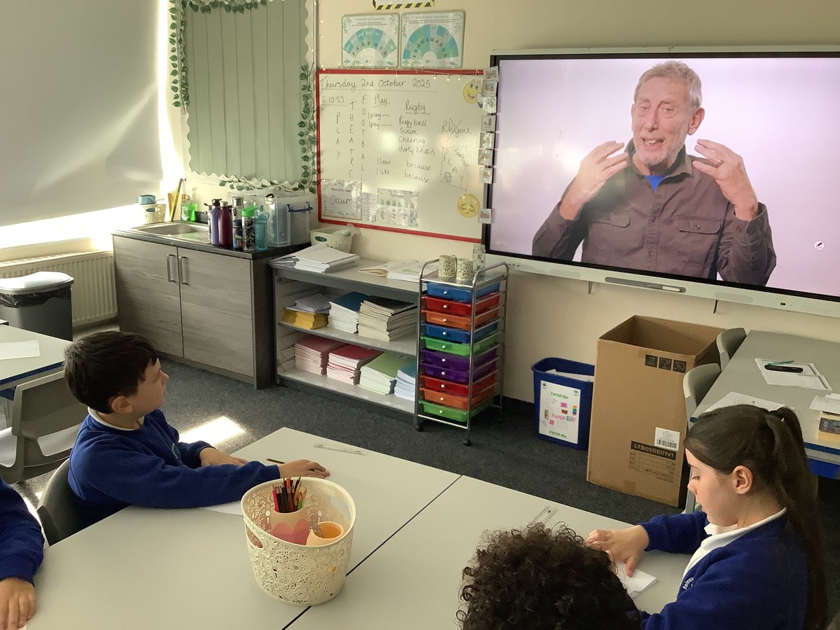 ReinwoodJuniors's tweet image. #RJS6G are writing some poems based on the word ‘Play’ for #nationalpoetryday whilst watching some of our favourite Michael Rosen nonsense poems 📚 ✏️ 

#RJSReading
#RJSEnglish