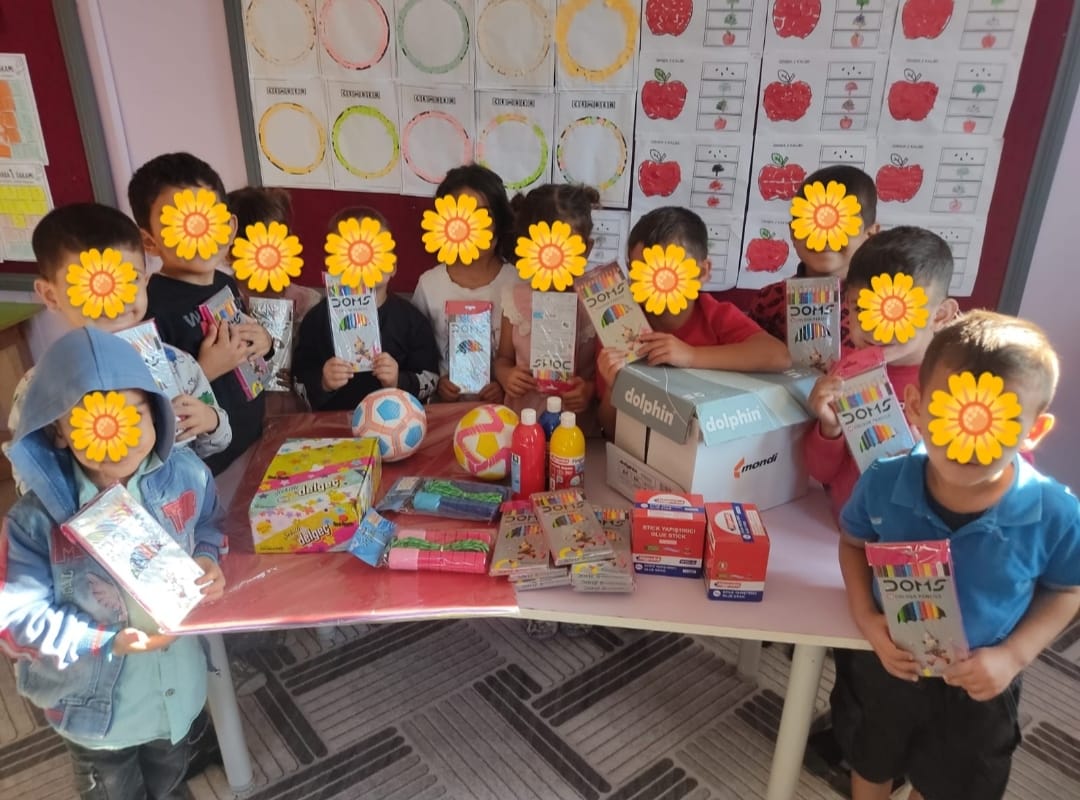 ykselakyz1's tweet photo. Çok değerli katkıları nedeniyle başta Abdullah Öngen Anaokulu müdürü 
Yusuf Yılmazoğlu'na ve okul öğretmenlerine öğrencilerimiz adına çok teşekkür ederiz 🙏 
@Saricam_Mem @AdanaMem @TCAdanaValiligi https://t.co/DilFZBcgIe